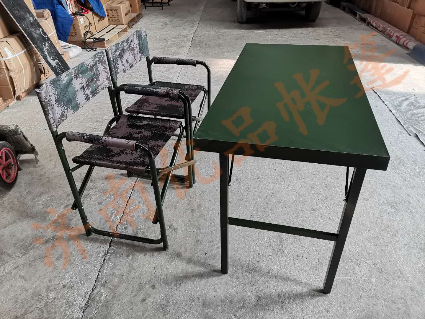 钢板桌椅